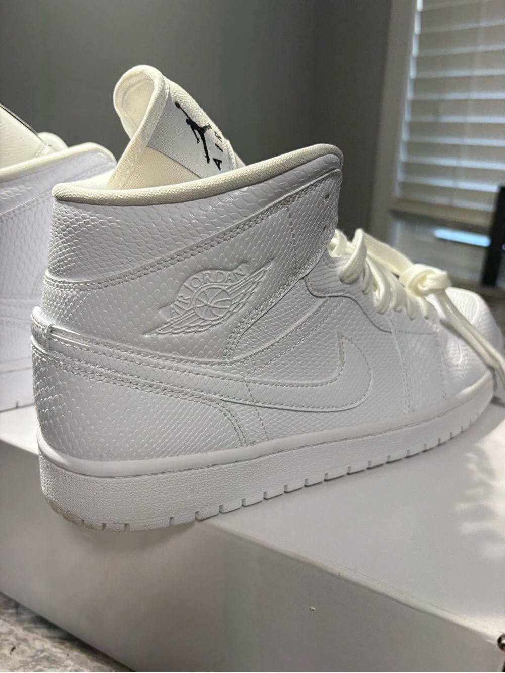 MENS AIR JORDAN 1 MID TRIPLE WHITE SIZE 10 Sneakers - White - Picture 10 of 15